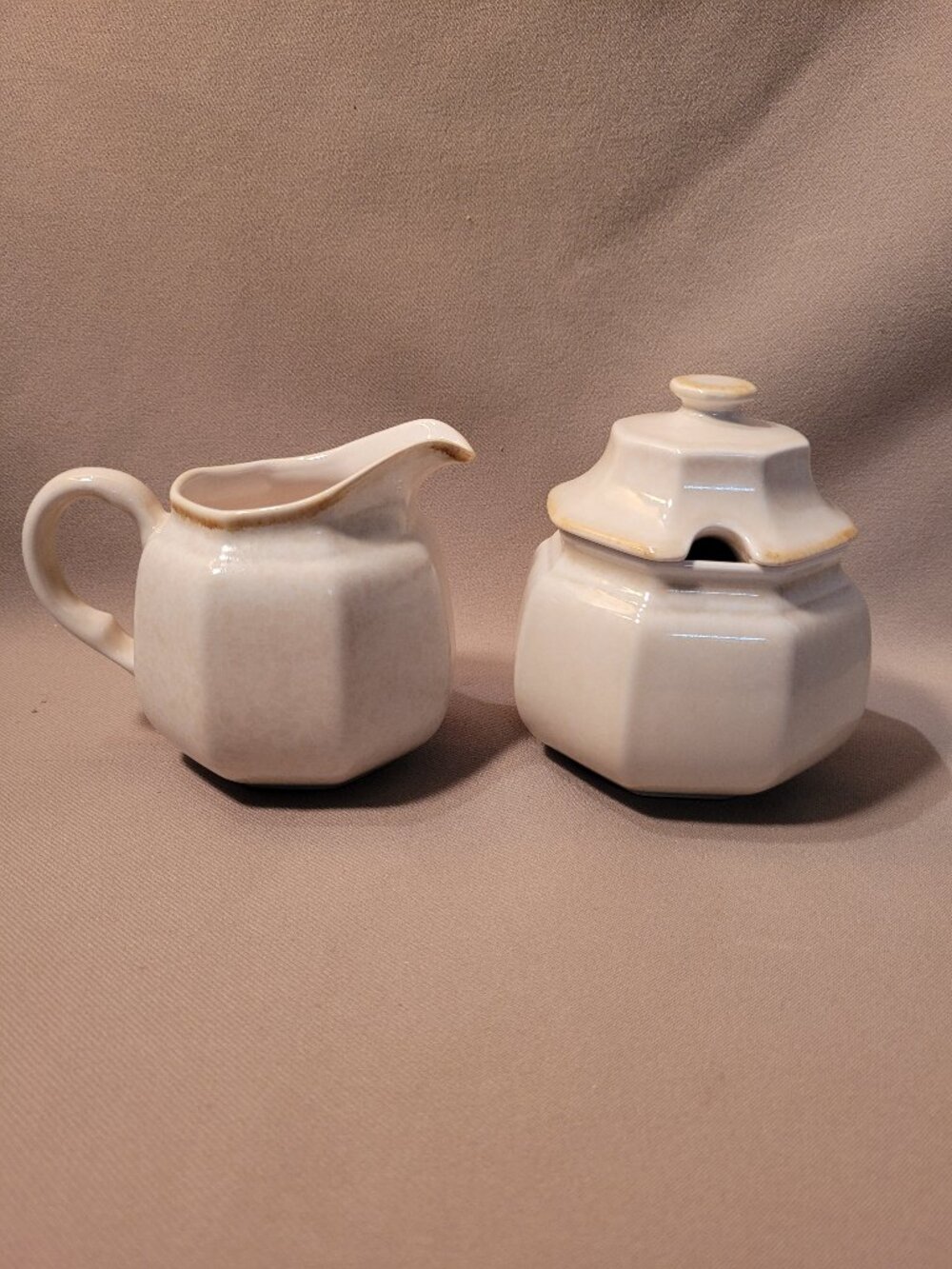 Mikasa Avante Ivory FE900 Creamer Pitcher and Sugar Bowl with Lid Set